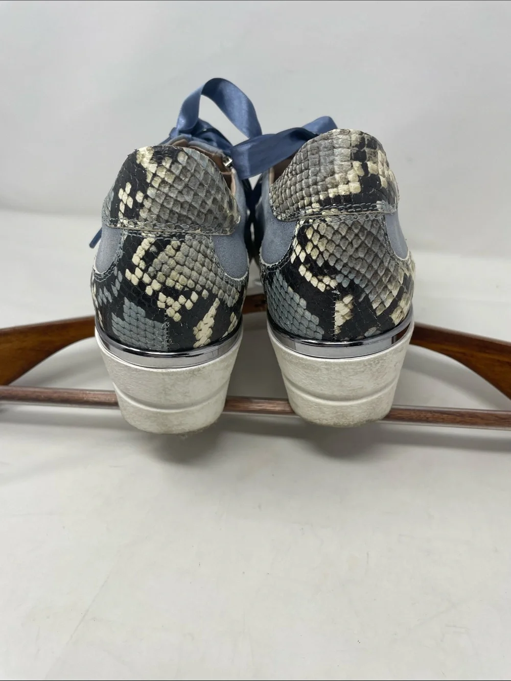 Softwaves Blue & Snakeskin Print Lace-Up Wedged Sneakers Size 9.5